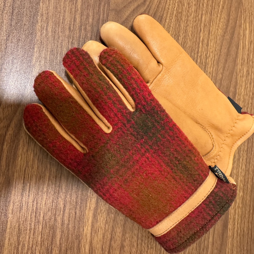 Manzella leather gloves